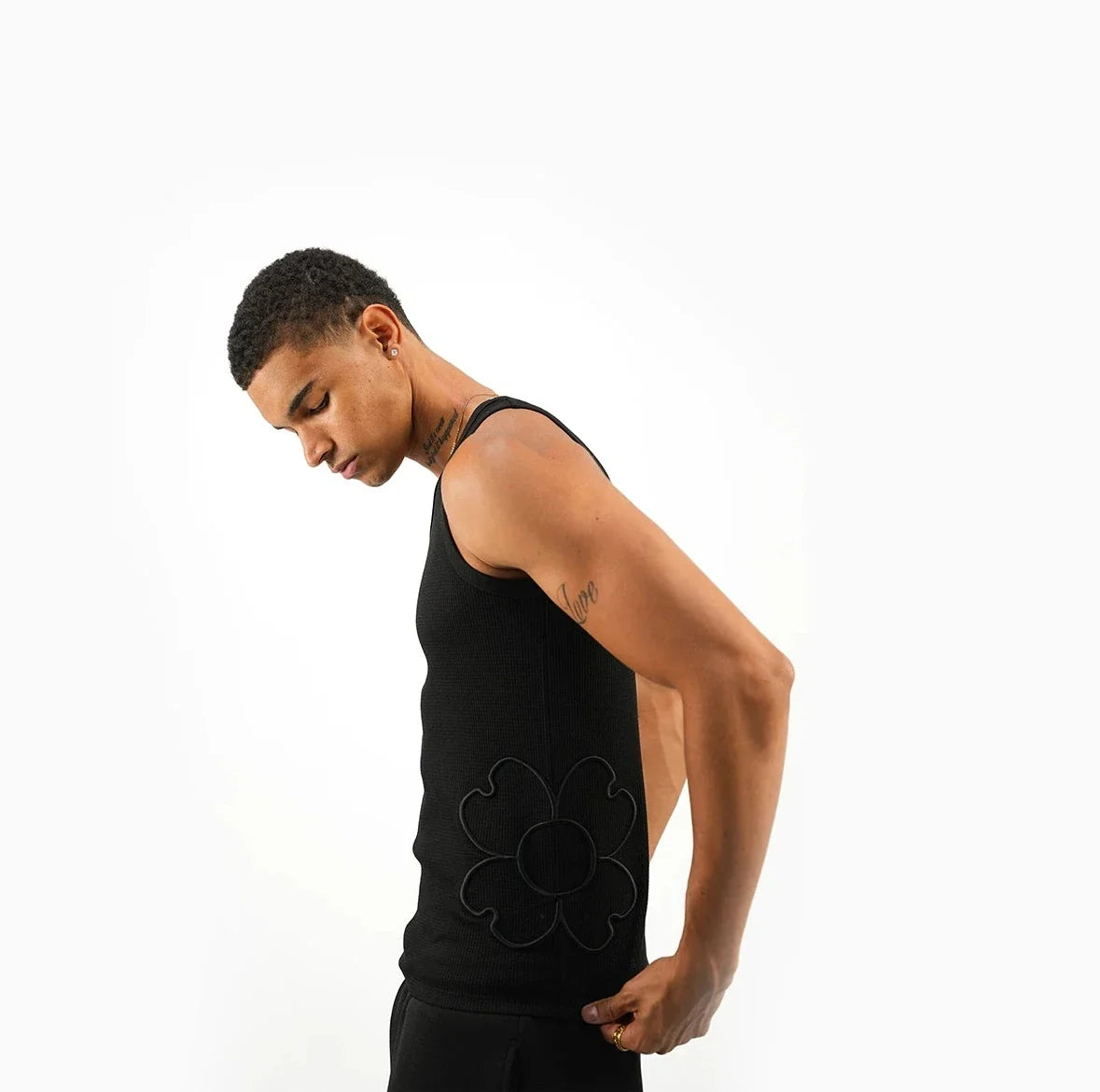 TOROM - Essential Black Clover Tank Top